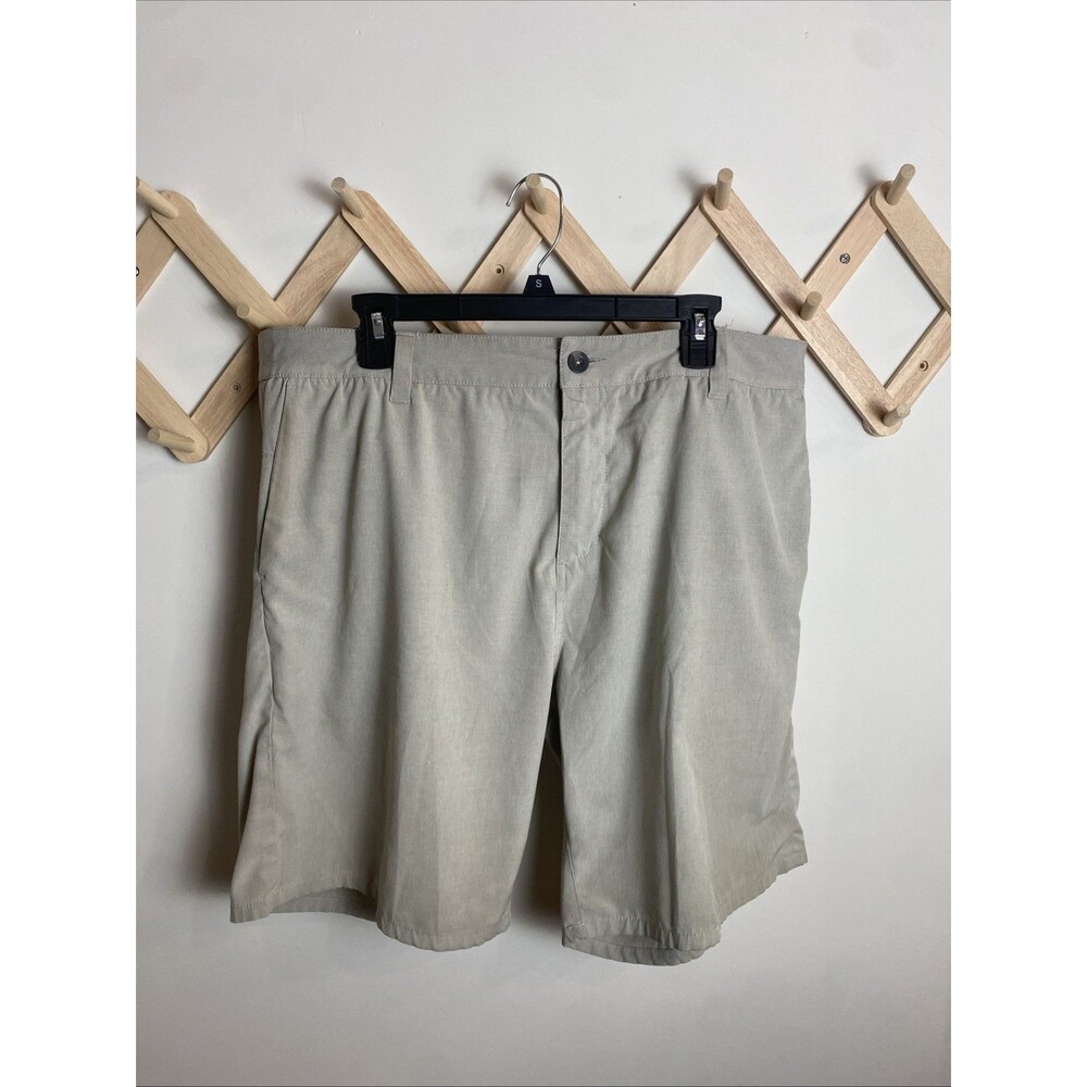 Vuori Aim Shorts Mens Size 38 Khaki Beige Chino Golf Performance Stretch V368